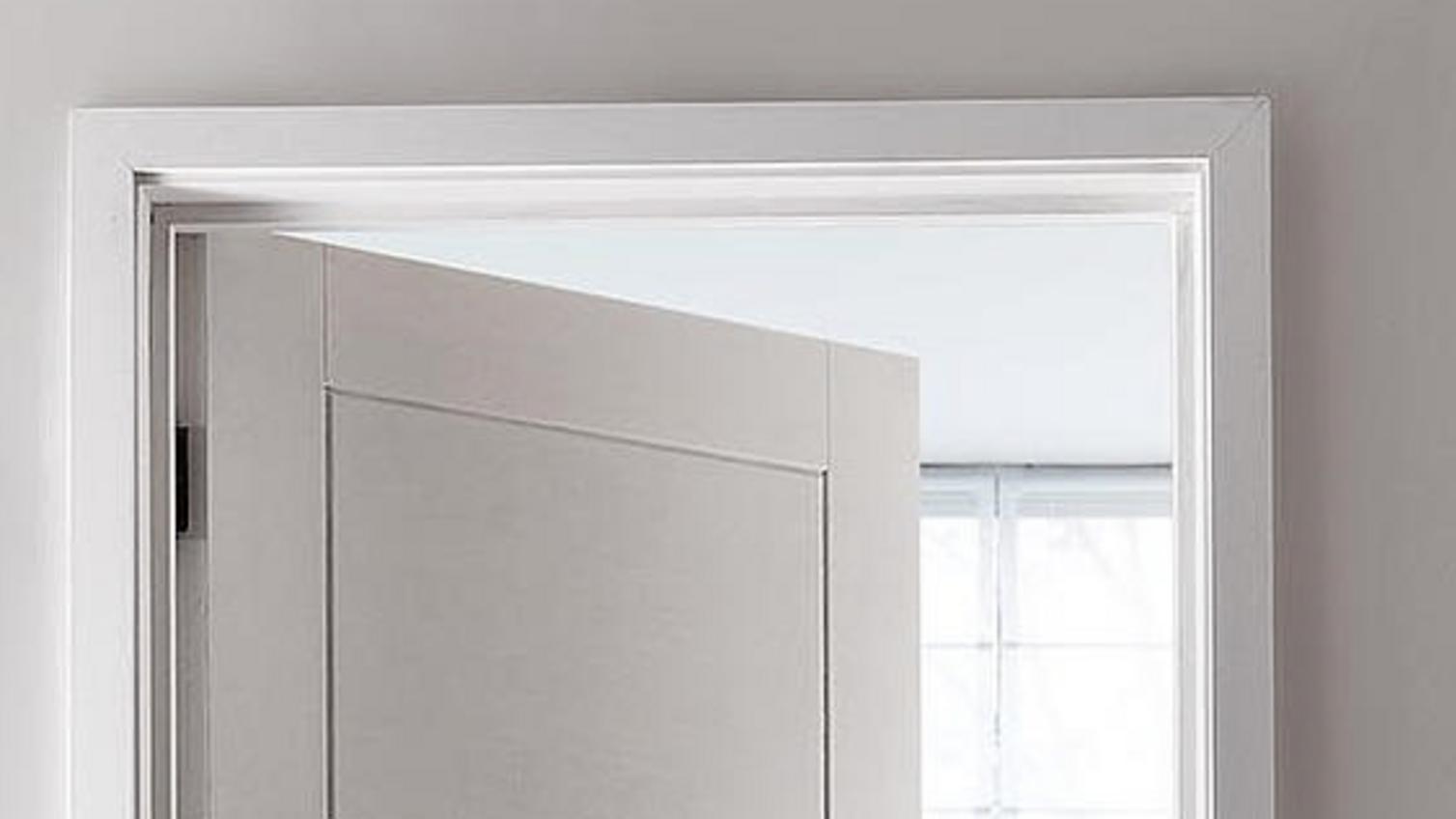 Linear Smooth Door Frame Crop