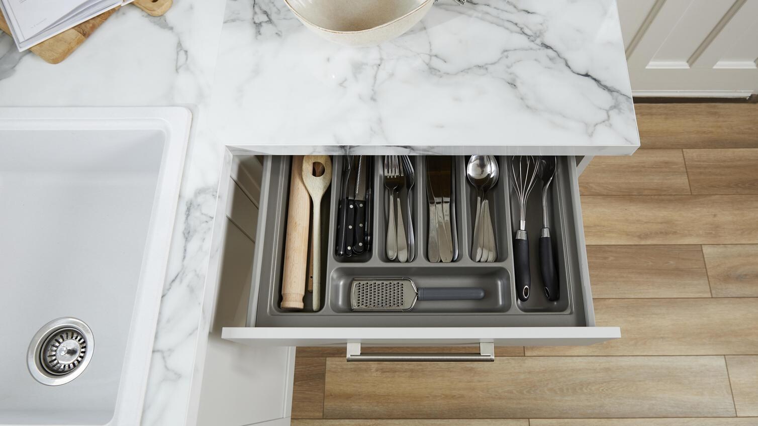 Concealing clutter