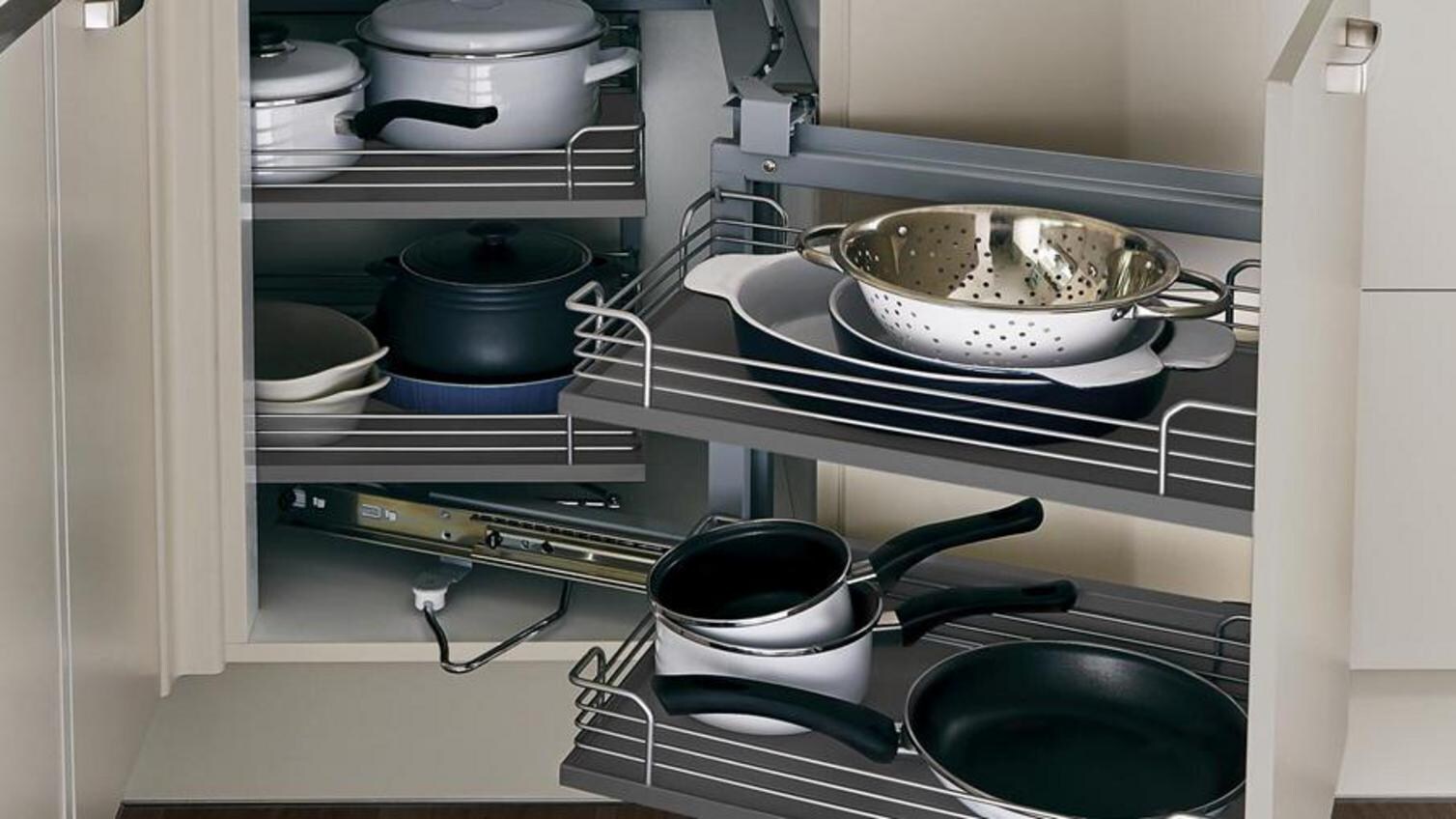 02 Pull-Out Storage