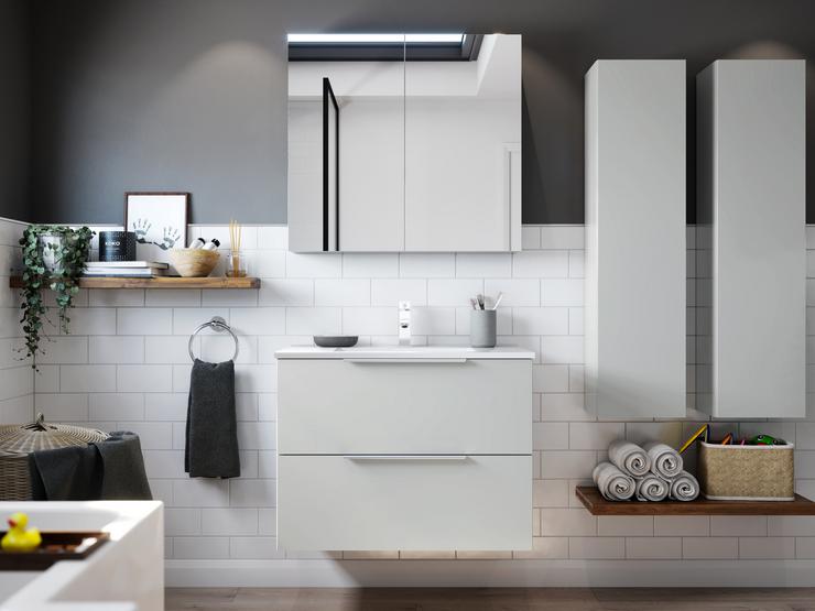Gloss Dove Grey Family Bathroom
