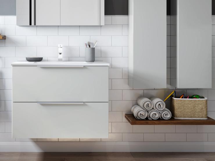 Gloss Dove Grey Family Bathroom finish