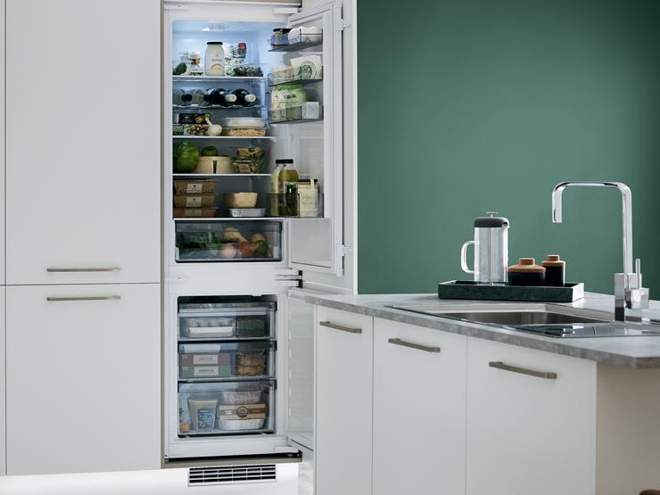 Lamona Integrated 70/30 Frost Free Fridge Freezer