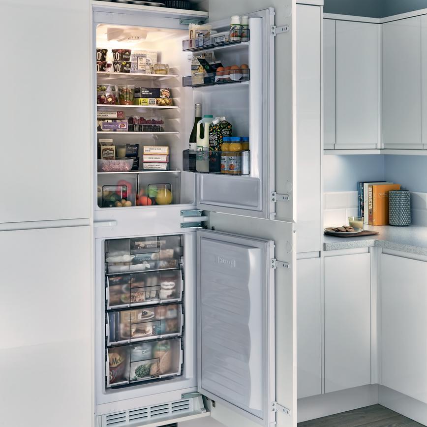 Lamona Integrated 50/50 Frost Free Fridge Freezer