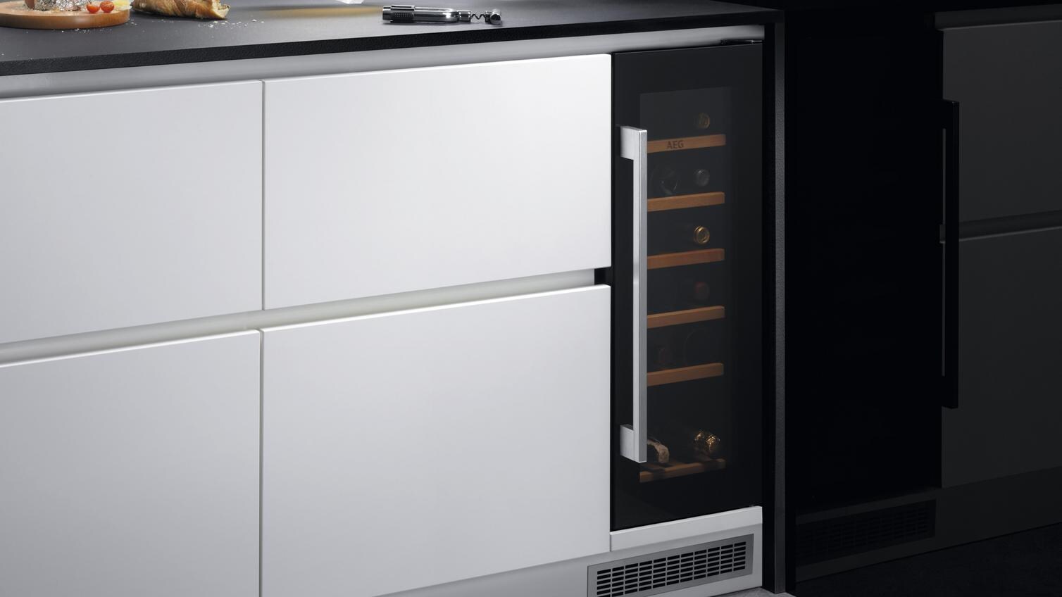 AEG Black Integrated Drinks Cooler