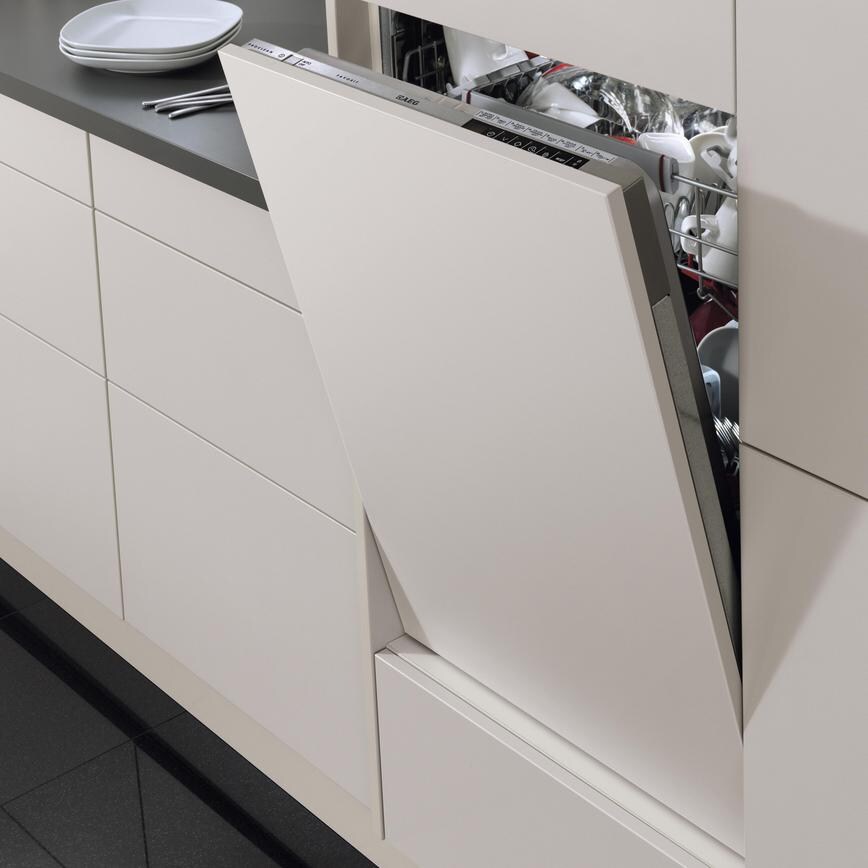AEG FSB42607Z Integrated Full Size Black Control Panel Dishwasher