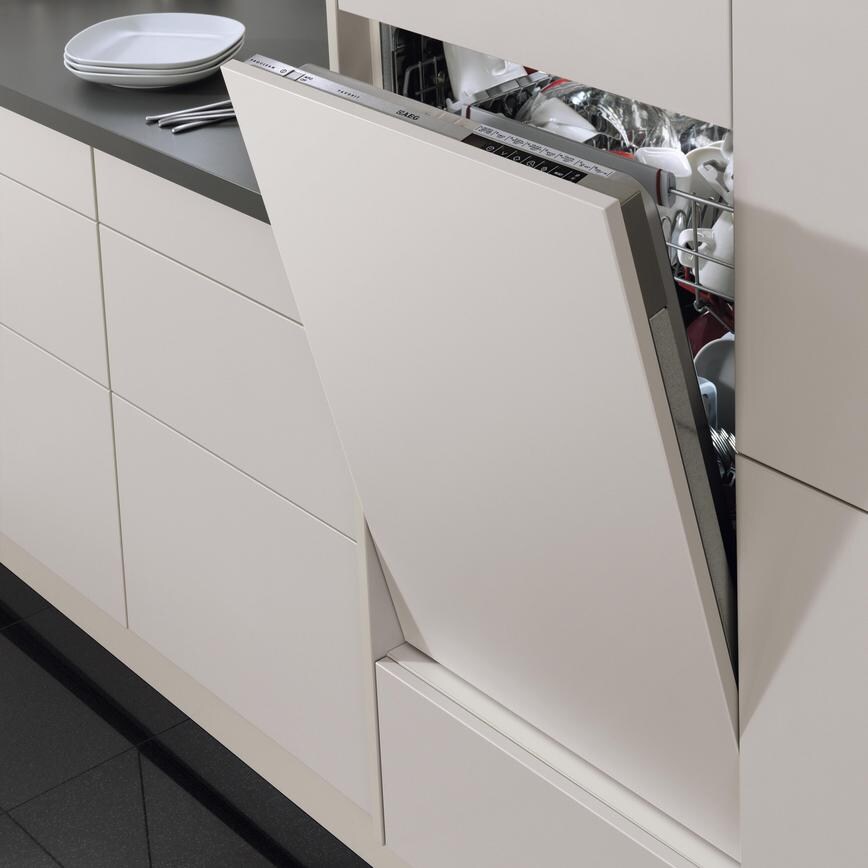 AEG Series 9000 FSK96838P Integrated Full Size White Control Panel Dishwasher