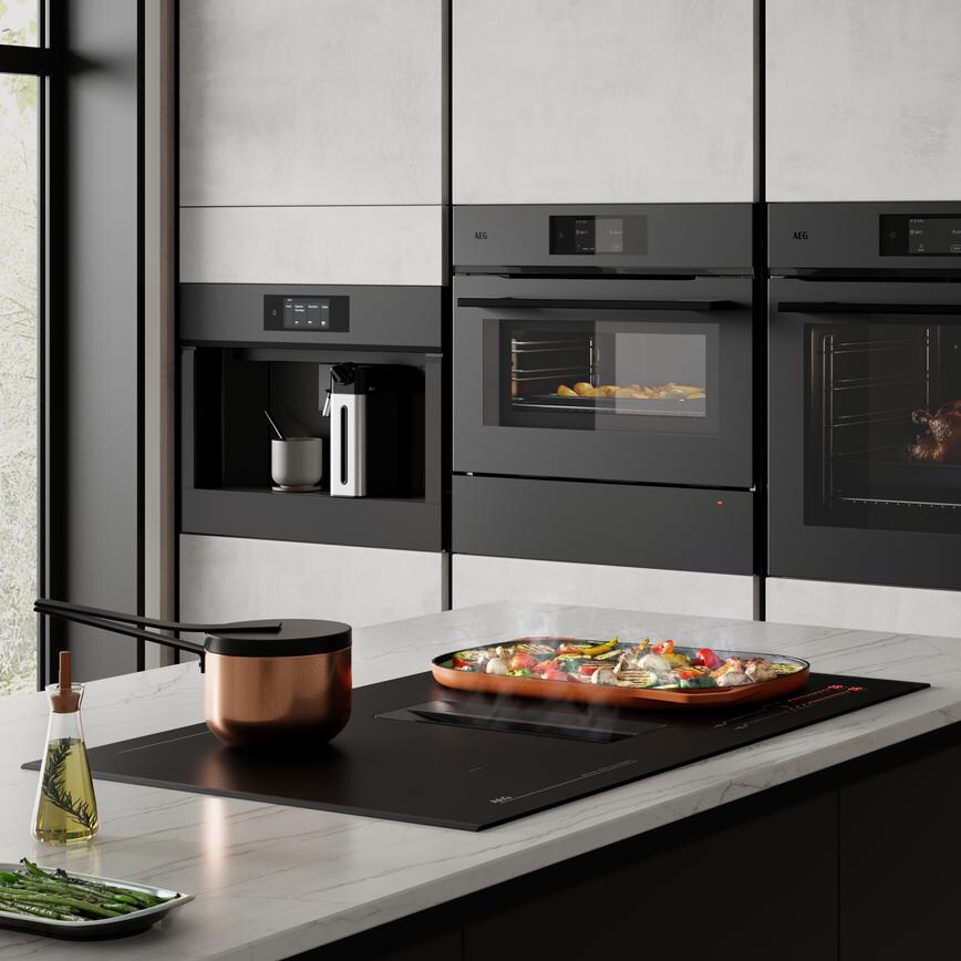 HAG9102_AEG Matt Black Coffee Machine_DetailLifestyle