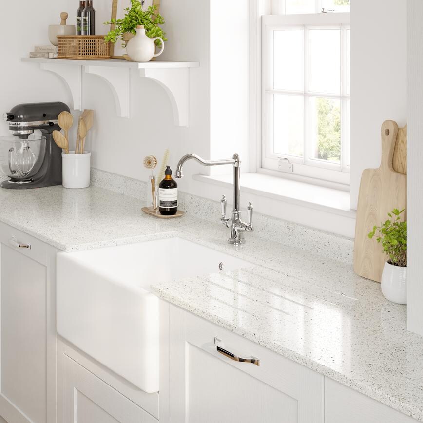 White Mirror Chip Quartz Detail Lifestyle