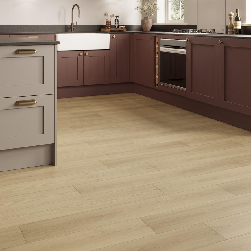 O&G LightCashew Oak 12mm Laminate Kitchen Close Up