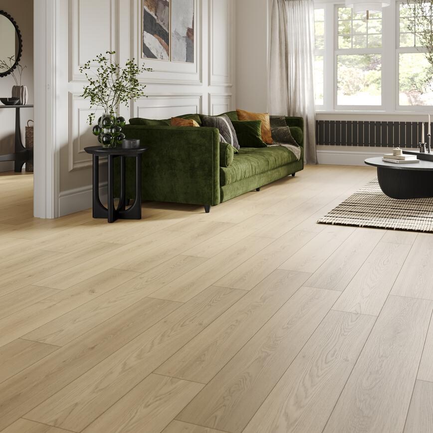 O&G LightCashew Oak 12mm Laminate Living Room