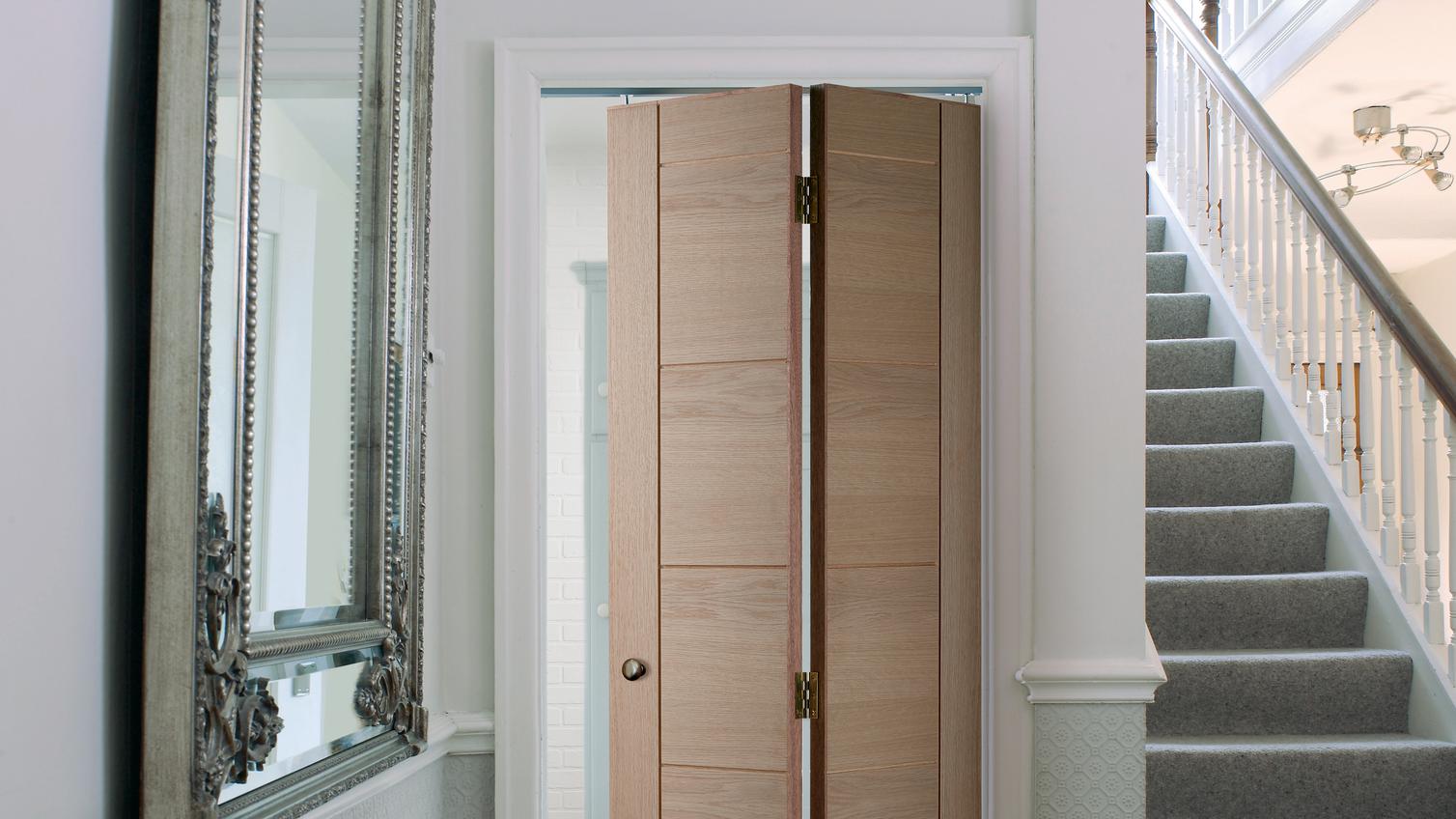 Linear Oak bi-fold