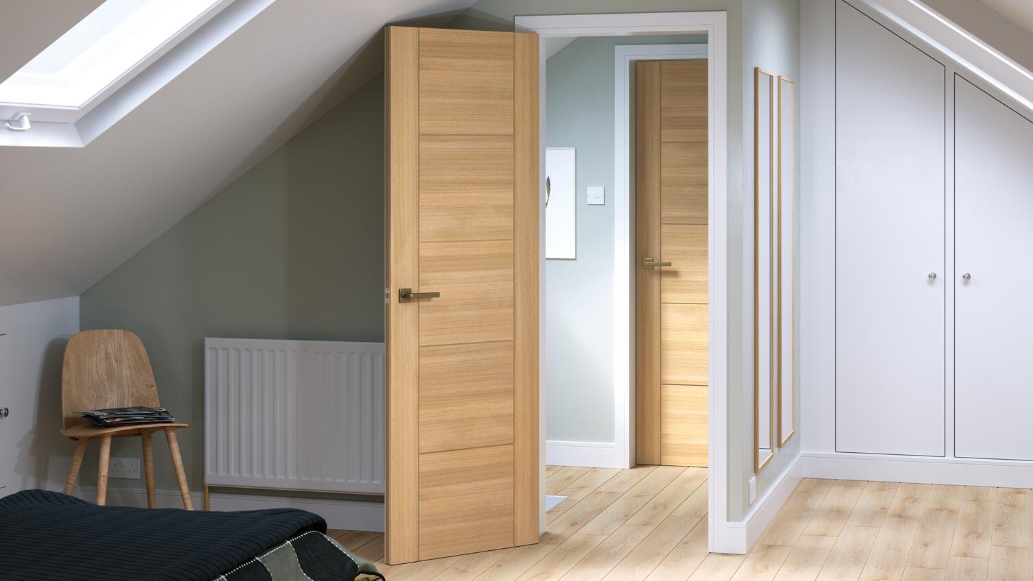 Daytona Oak FD30 door with brass handle in a bedroom