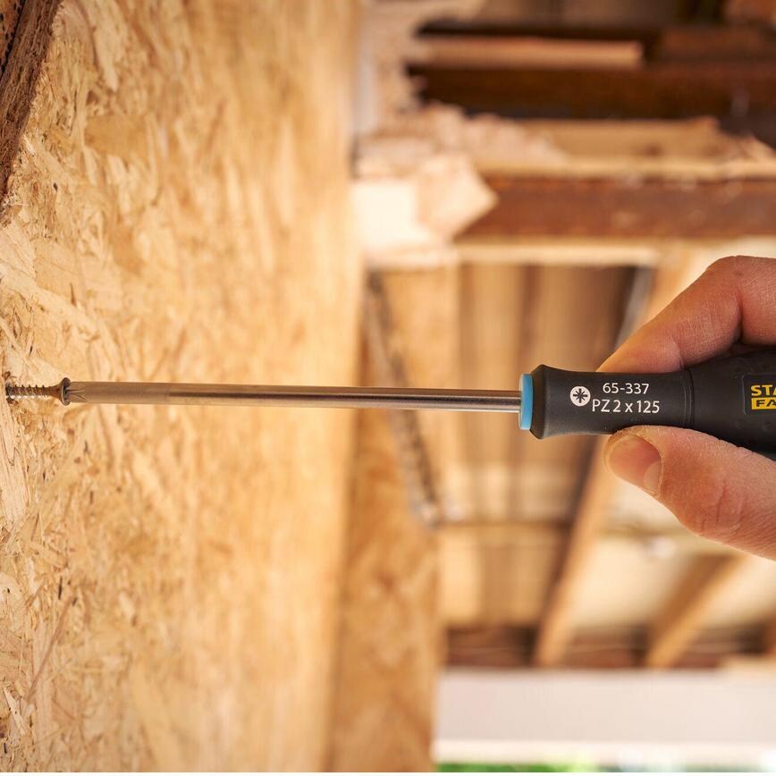 Stanley Fatmax PZ2 x 125mm Pozi Standard Screwdriver in Use on Chipboard