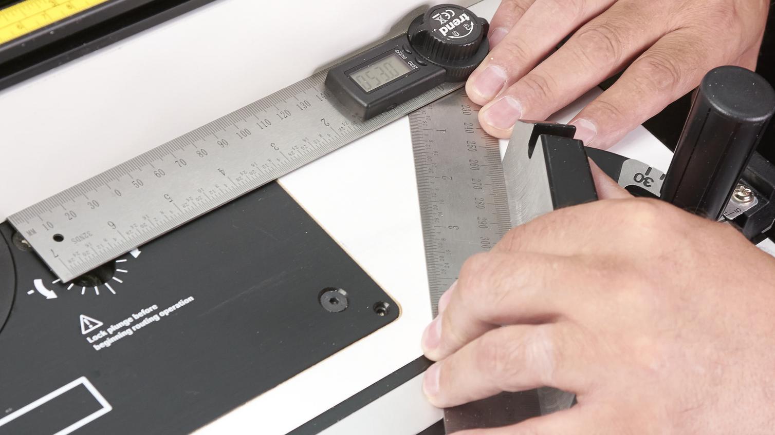 TLS5158_Digital Angle Rule 200mm_Lifestyle 1