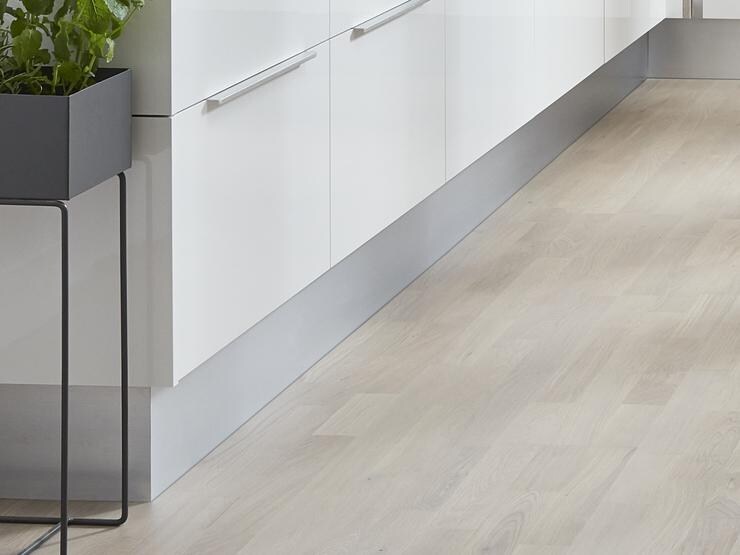 Howdens Aluminium Straight Plinth 3.0m x 18mm