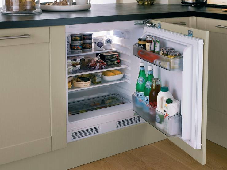 Lamona built-under Integrated Fridge