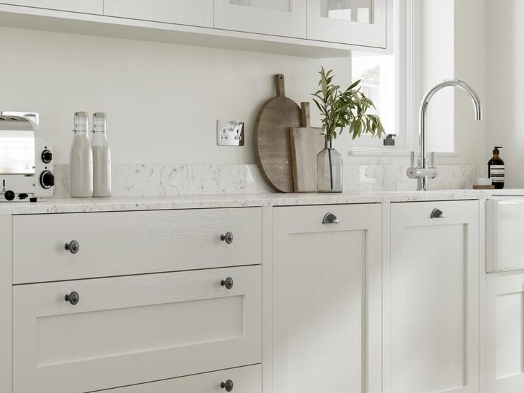 Chilcomb porcelain  bank of frontals