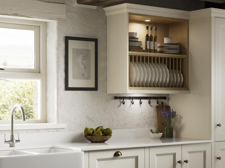 Elmbridge Porcelain Mounted Plate Rack Cameo