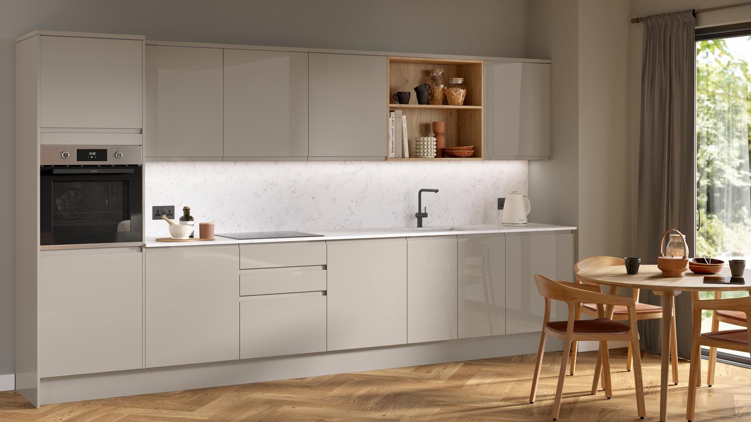 A cream, sandstone Clerkenwell kitchen, in a single wall layout and with j-pull handles. It also has marble-style counters.