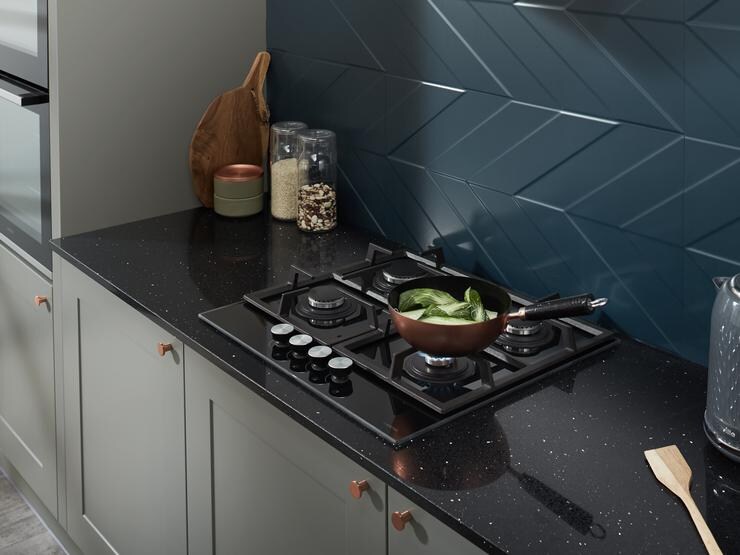 Lamona 4 burner gas on glass hob