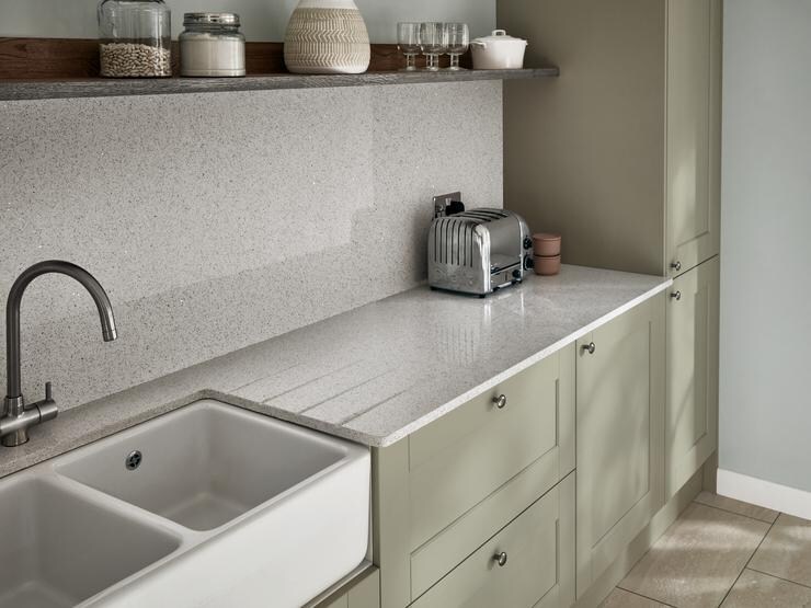 White Mirror Chip Quartz Worktop