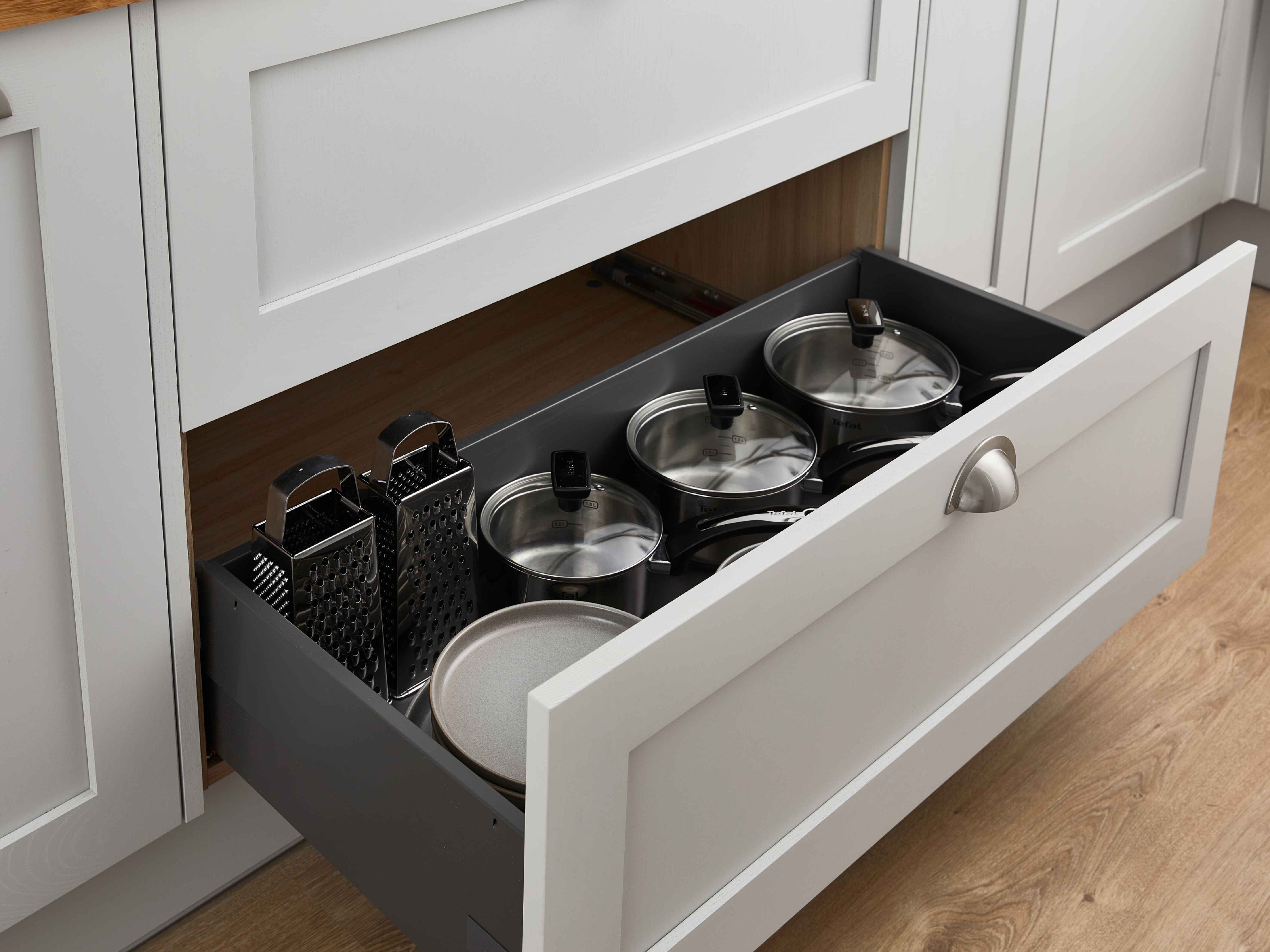 Pan drawers