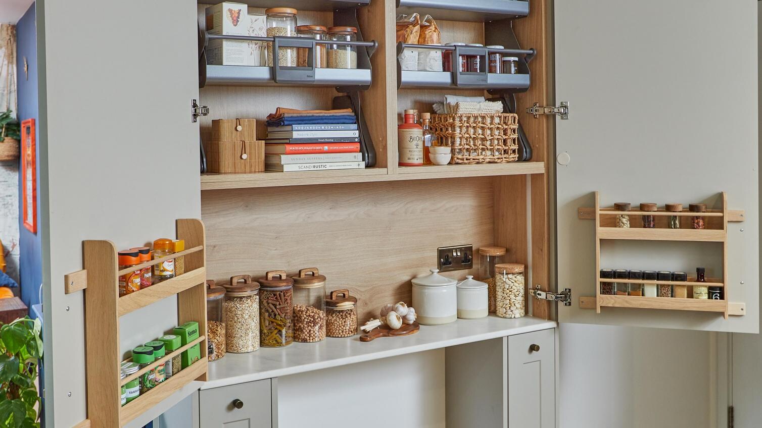 Custom larder