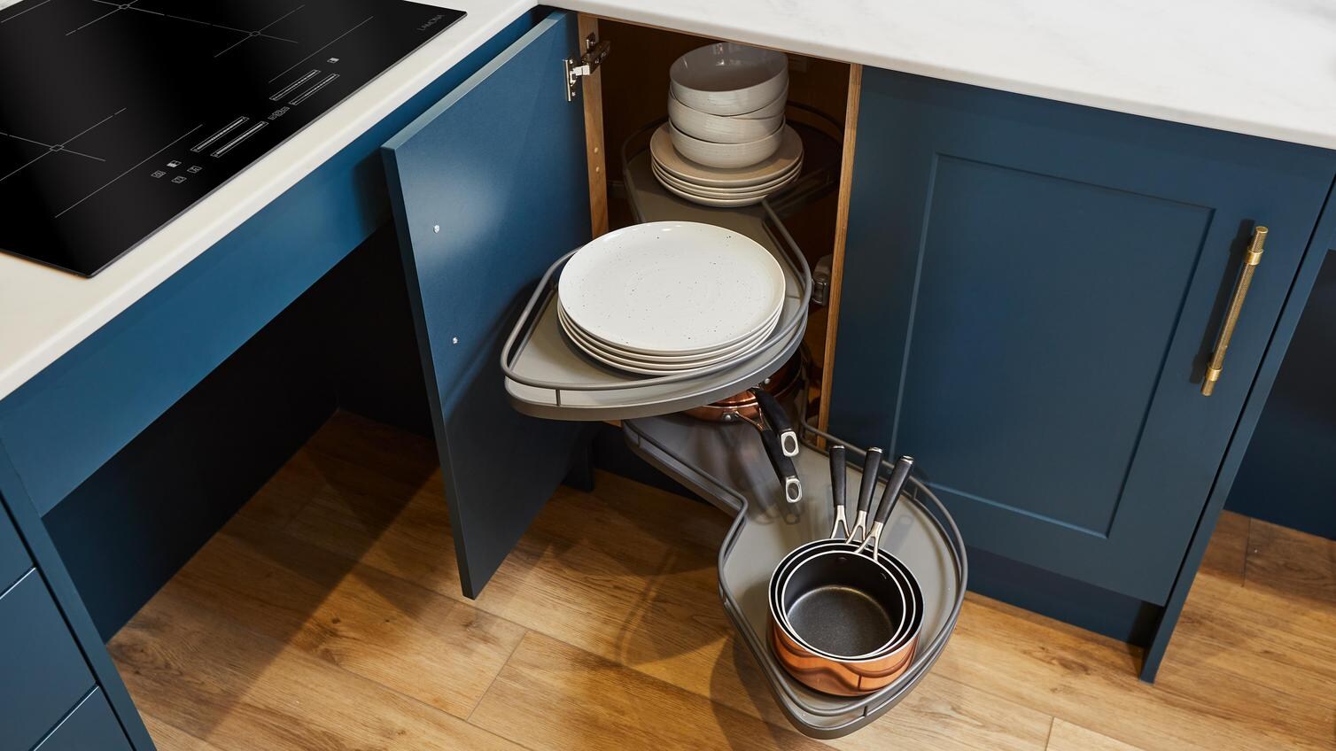 Pull out corner storage