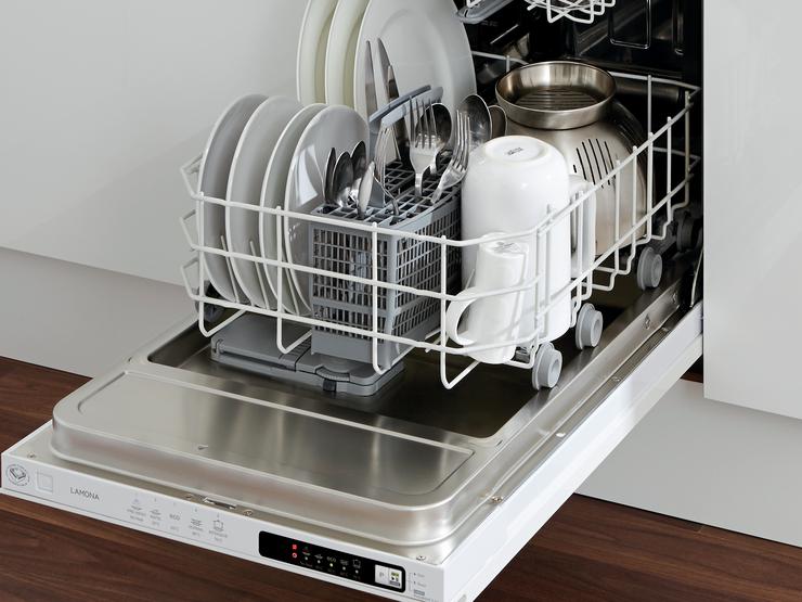 Lamona LAM8301 Integrated Slimline White Dishwasher