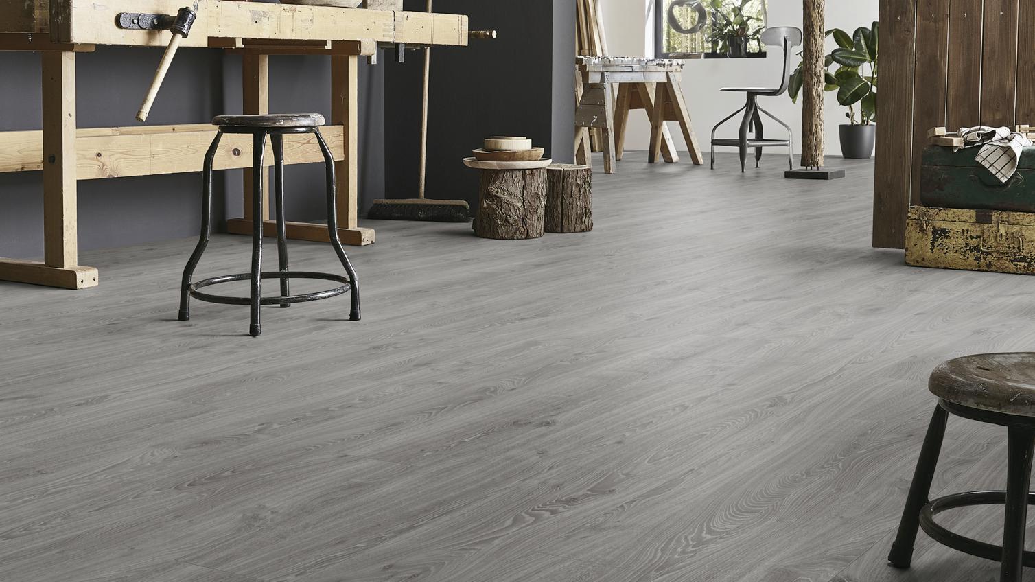 Howdens Professional V Groove Pewter Grey Room Set 2