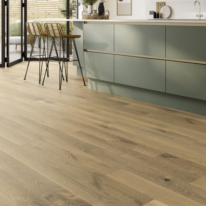 Quick-Step Cadenza Single Plank Nutmeg Oak Engineered Wood Flooring 1.053m² Pack Featuring Hockley Super Matt Reed Green 