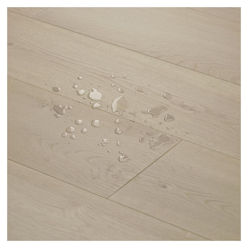 Quick-Step Hydro Macadamia Oak Laminate Flooring 1.83m² Pack Water Stain