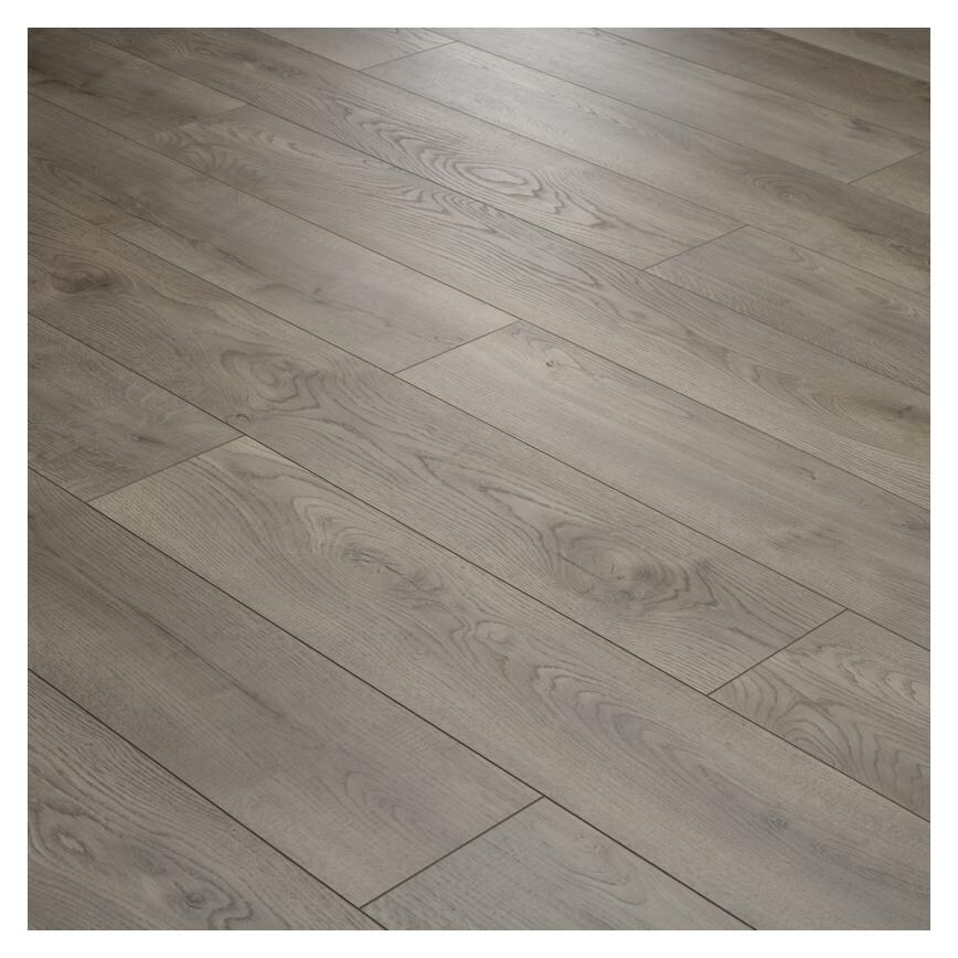 O&G Truffled Oak 12mm Laminate Angled