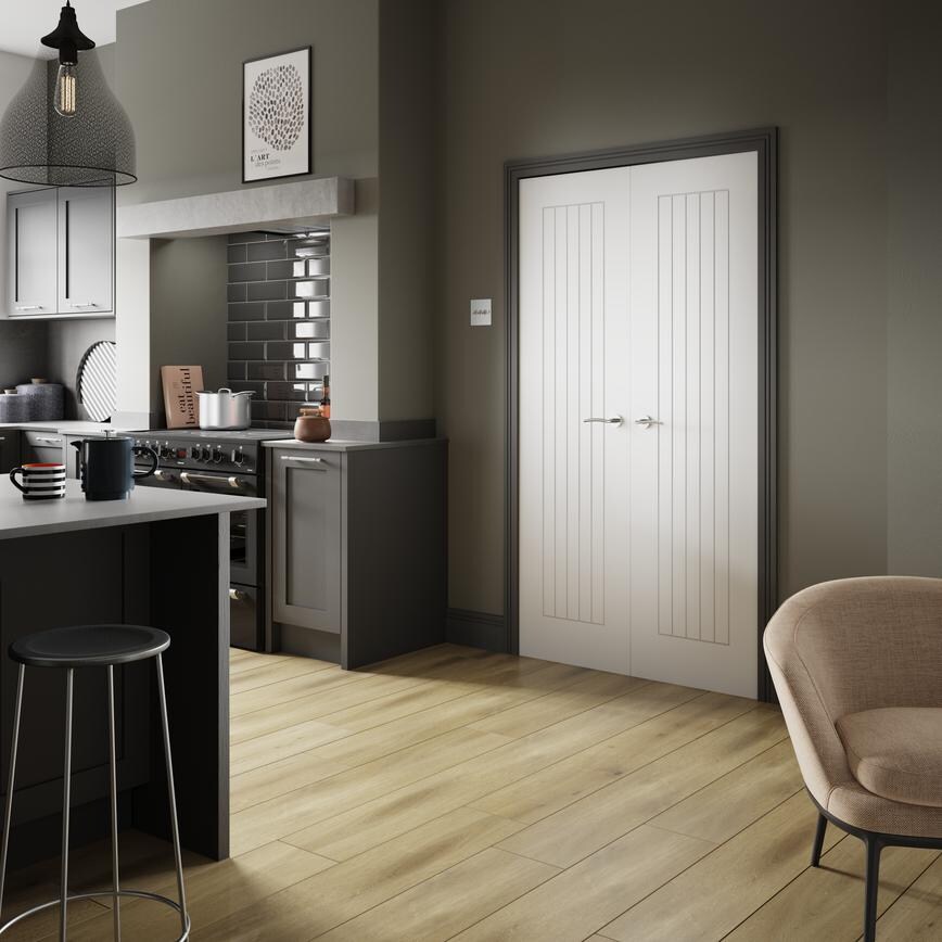 Howdens Holdenby 6'6" x 2'0" White Primed Door & Howdens 4.2m x 152mm Double Groove White MDF Skirting Board