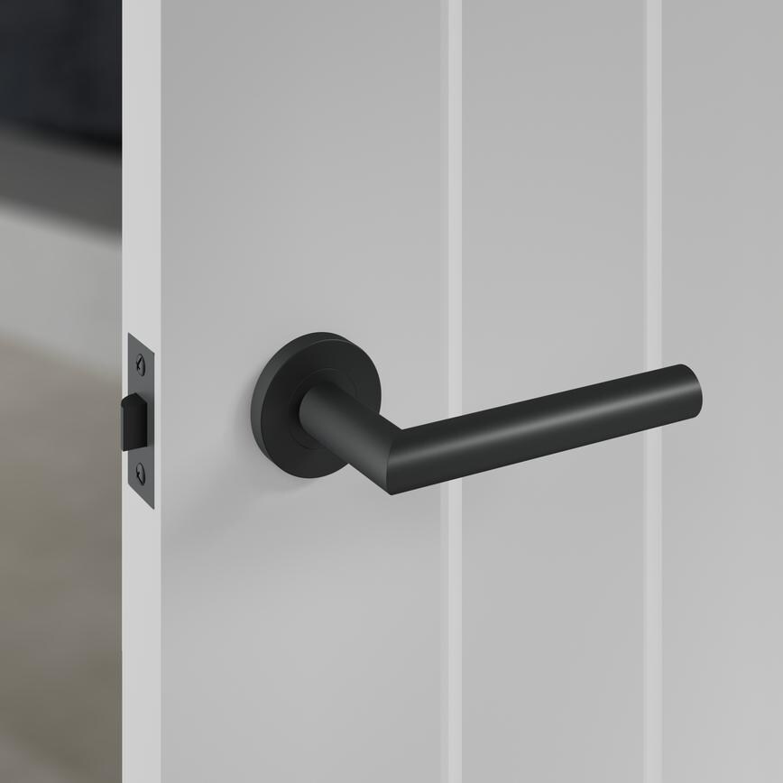Mitred Lecco Matt Black Lever on Rose Door Handle Pair &  "Howdens Dordogne 6'6" x 2'6" White Primed Door"