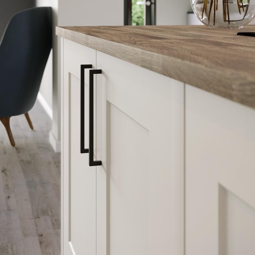 Chelford Dove Grey Thin Black D Handles