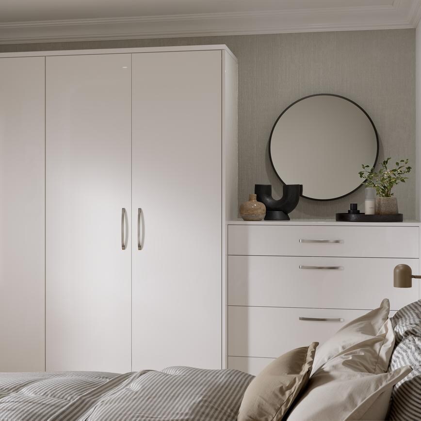 Greenwich Gloss White Bedroom Warderobe Door Closed